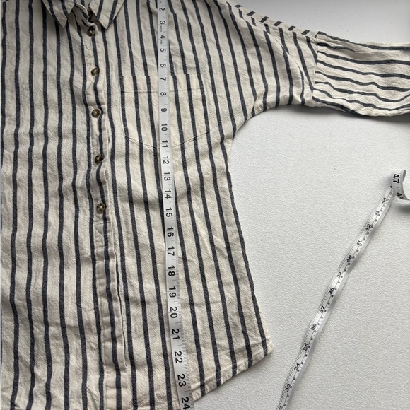 Women’s XS Urban Outfitters button down shirt - Picture 6 of 8